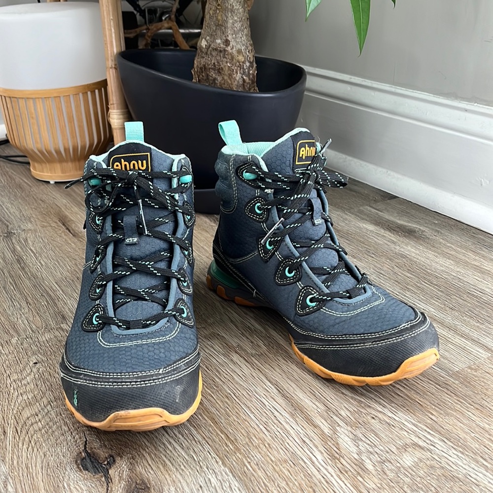 Ahnu Sugarpine Waterproof Hiking Boots 6.5 (Teva)